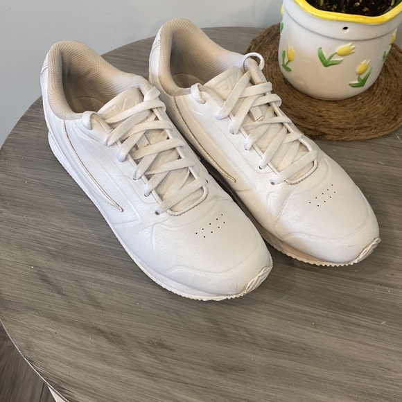 LADIES FILA WHITE RUNNERS - Picture 3 of 9